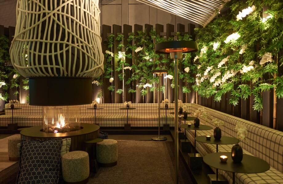 8 At the Londoner — interior photo 7