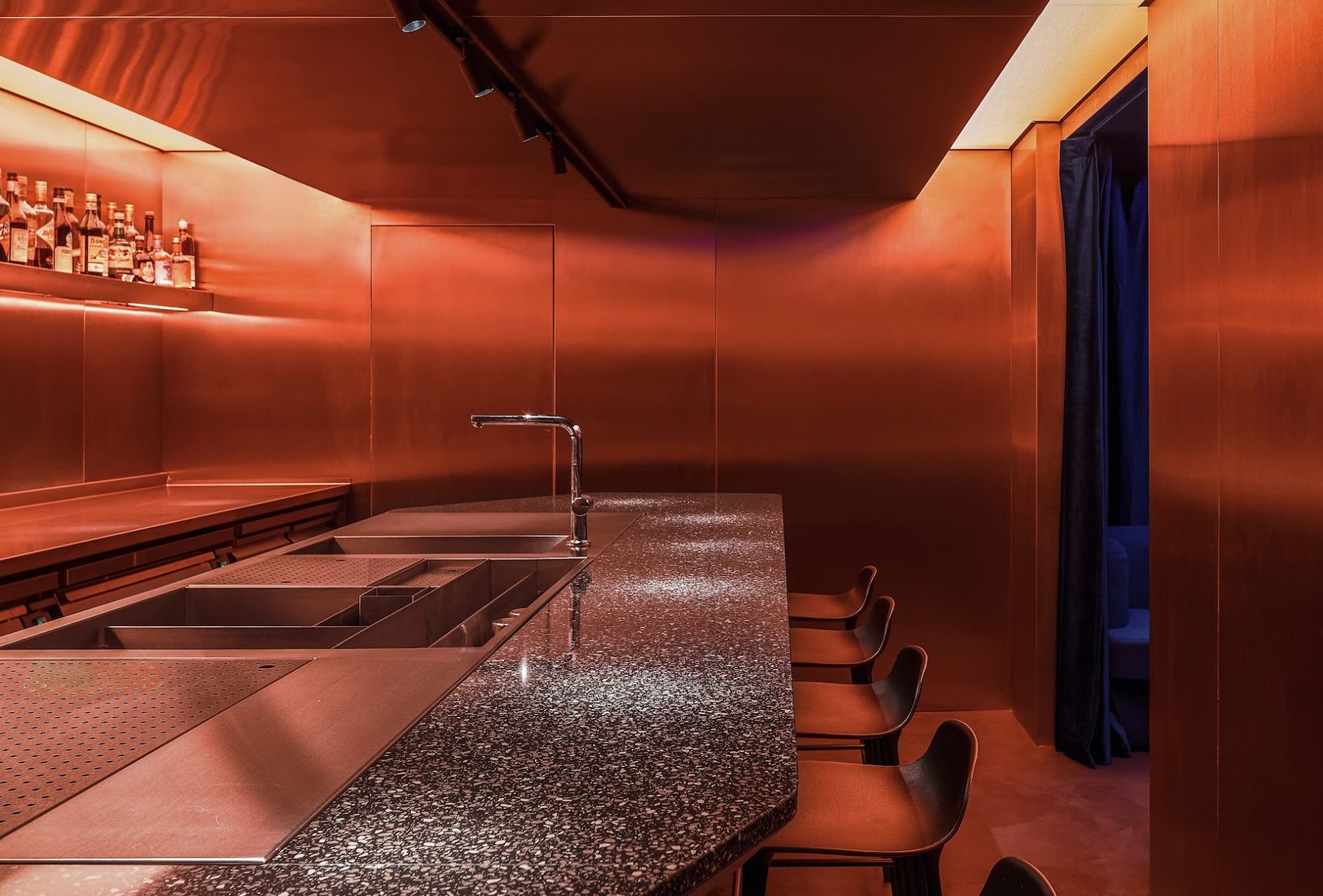 Bar Kinky — interior photo 2