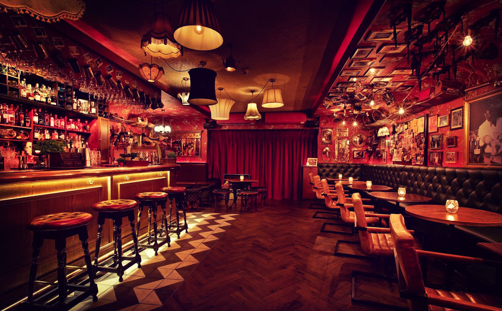 Barts — interior photo 4
