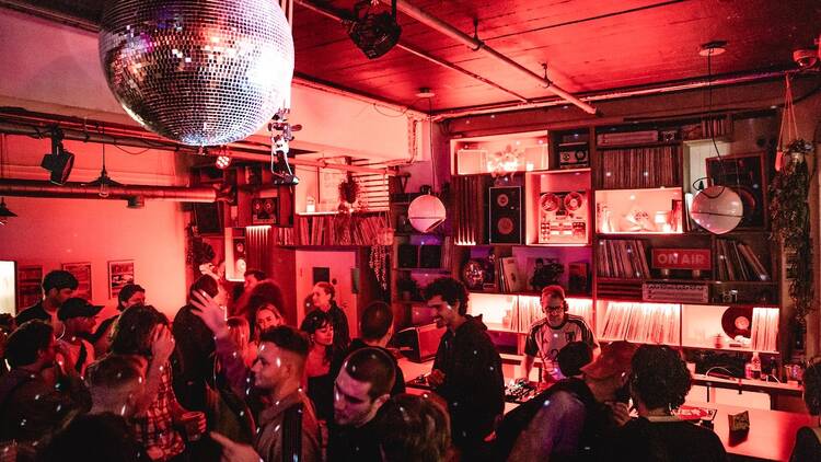 Bricklane Taproom — interior photo 4