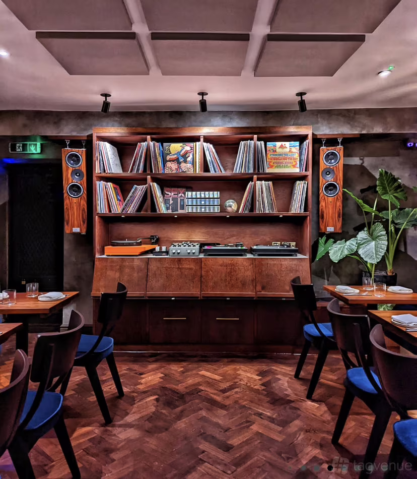 Caia — interior photo 1