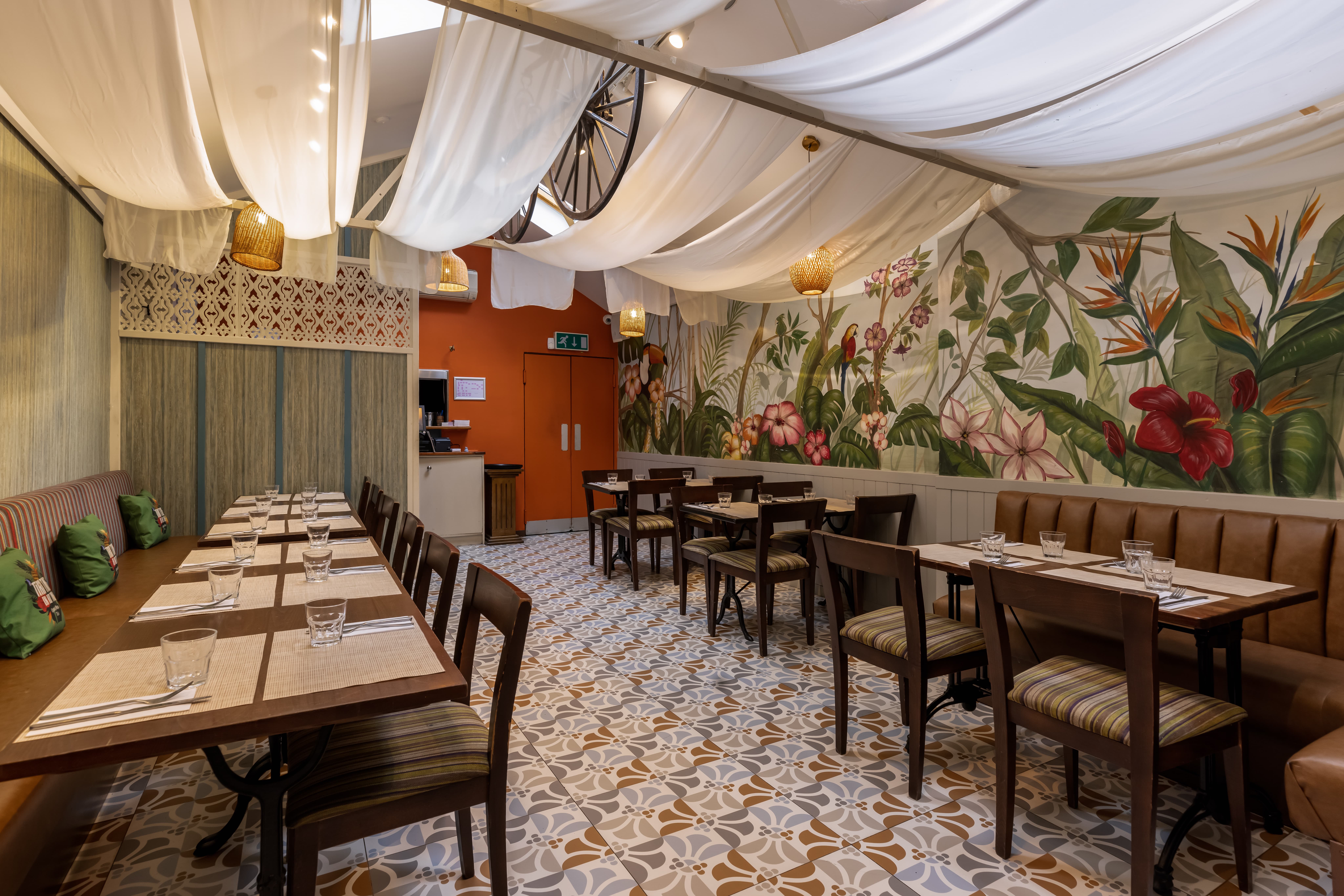 Cottons Restaurant Camden — interior photo 1