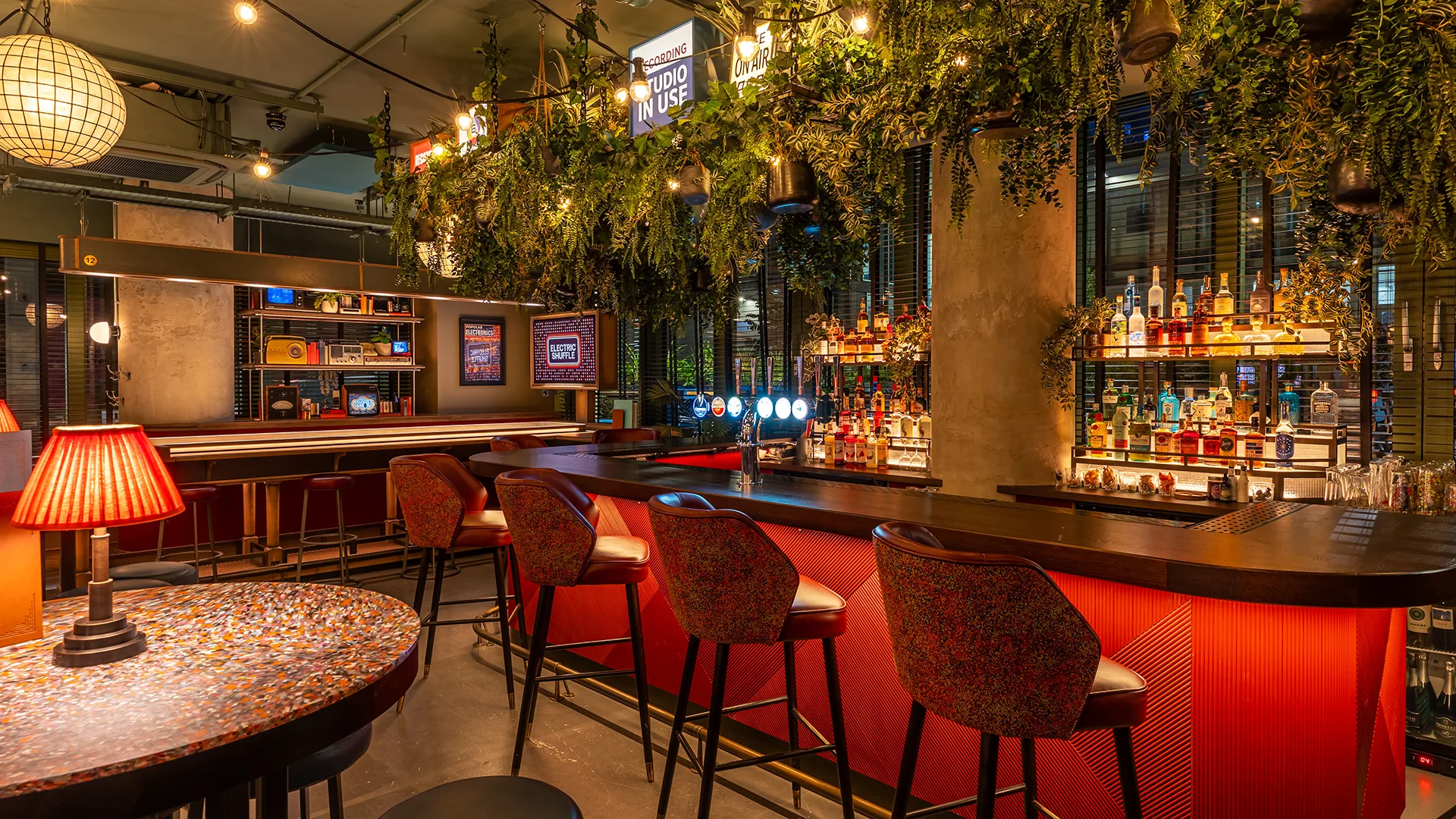 Electric shuffle - Kings cross — interior photo 2