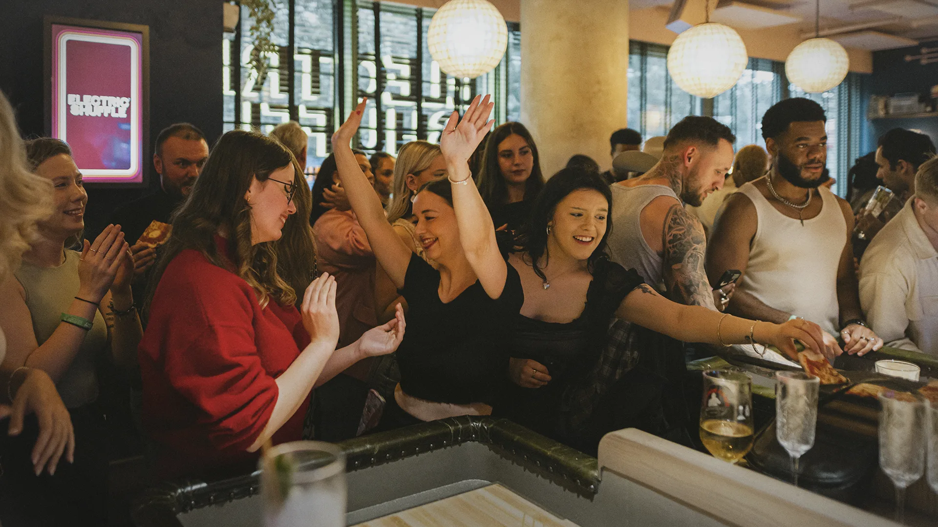 Electric shuffle - Kings cross — interior photo 3
