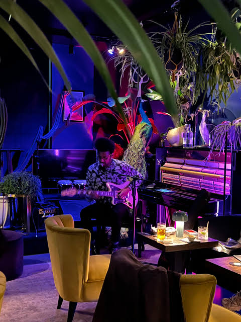 Hux Bar — interior photo 3