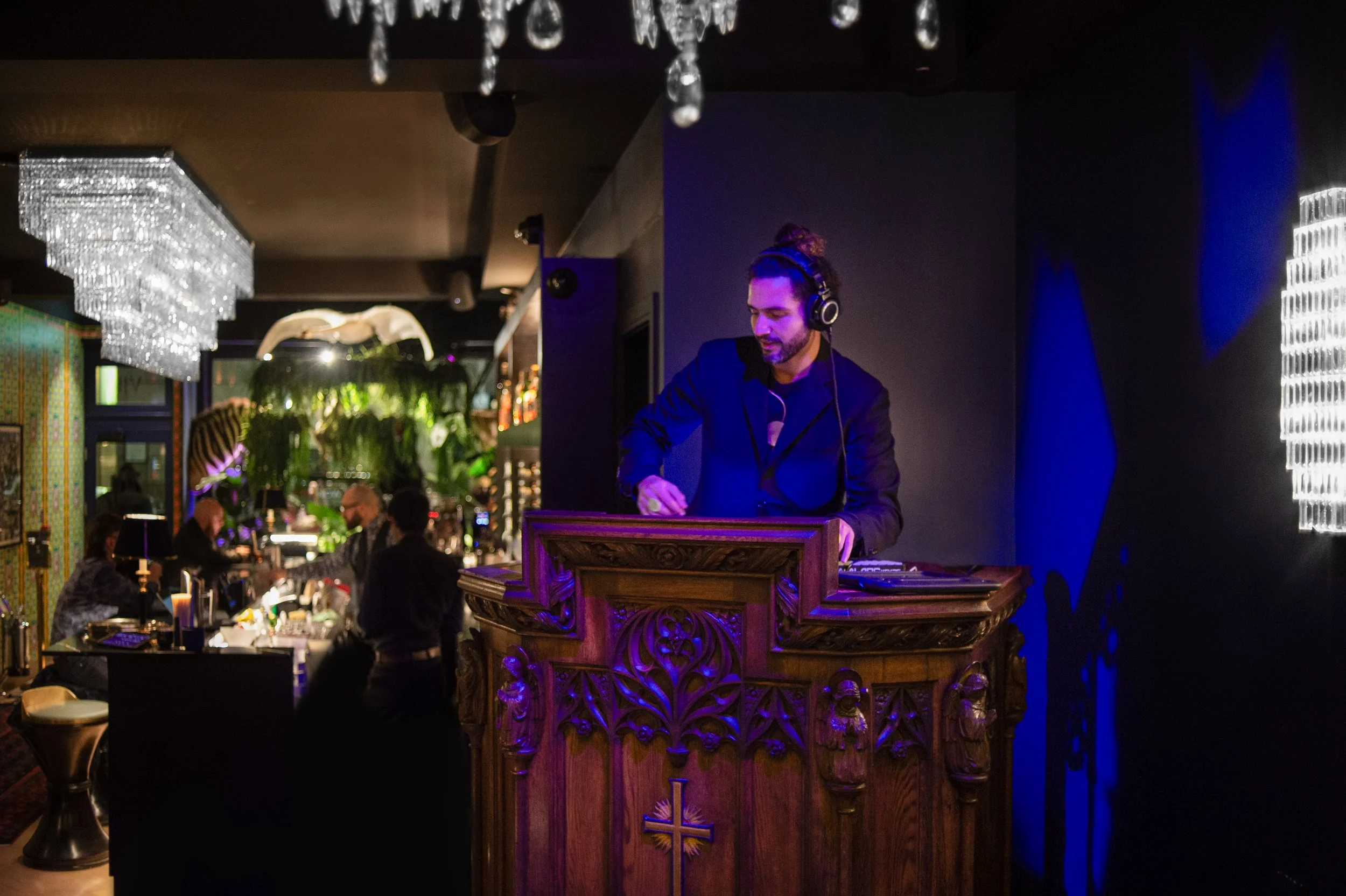 Hux Bar — interior photo 4