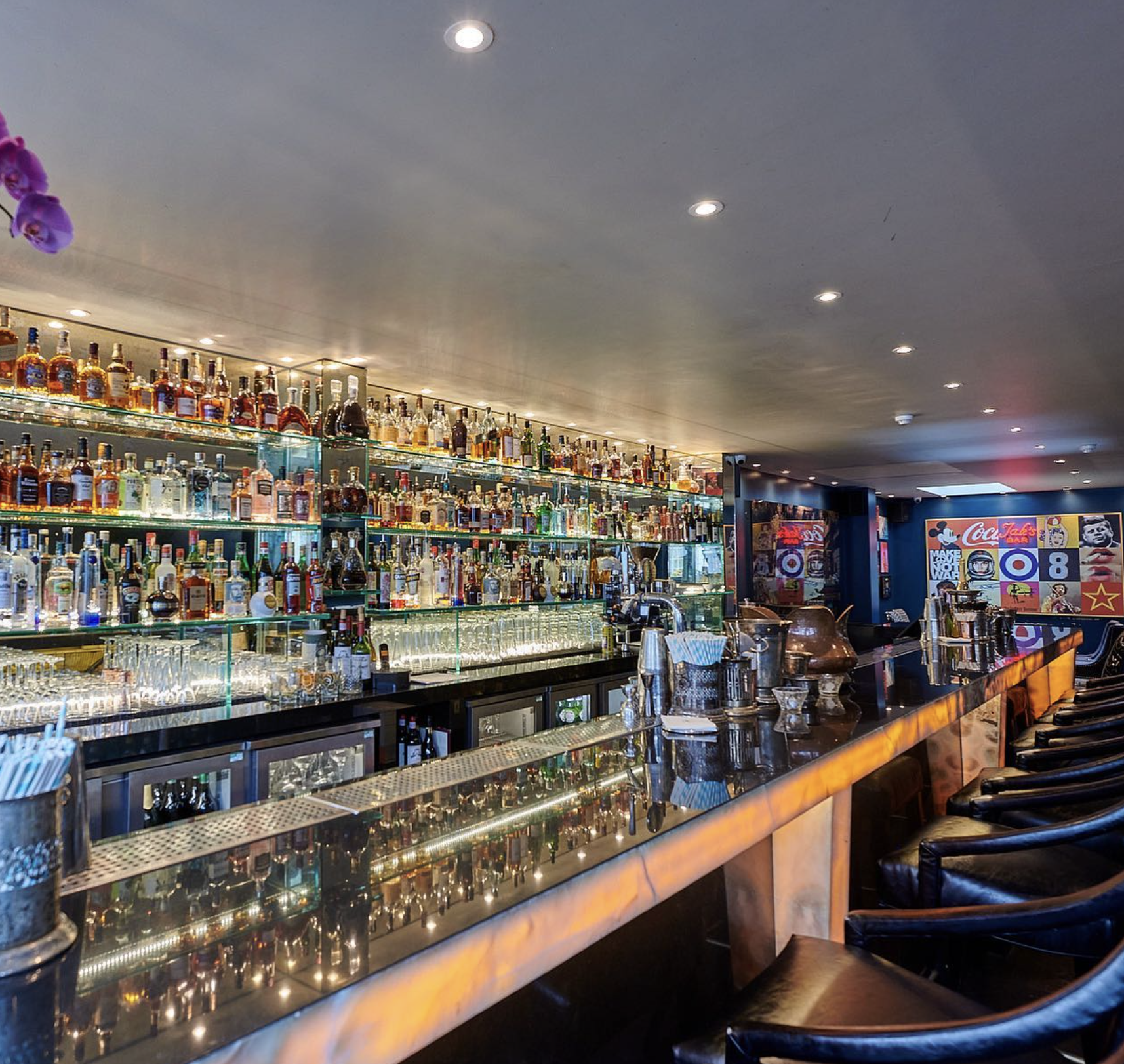 Jak's Bar — interior photo 1