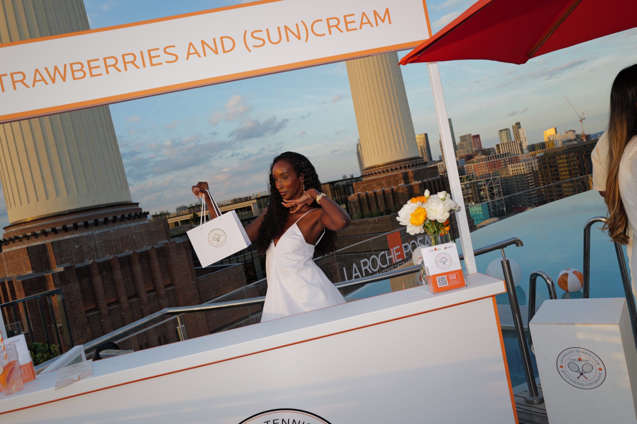 Joia Rooftop Bar — interior photo 2