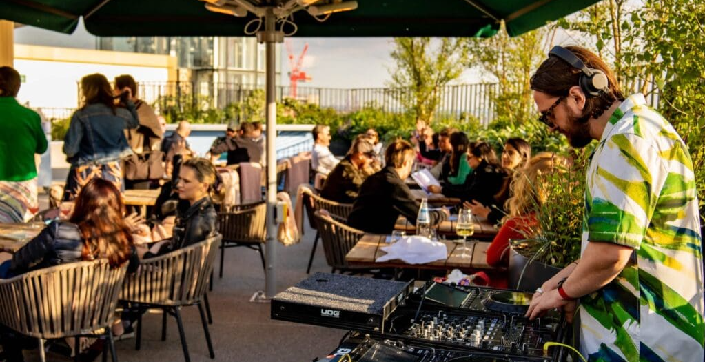 Joia Rooftop Bar — interior photo 6
