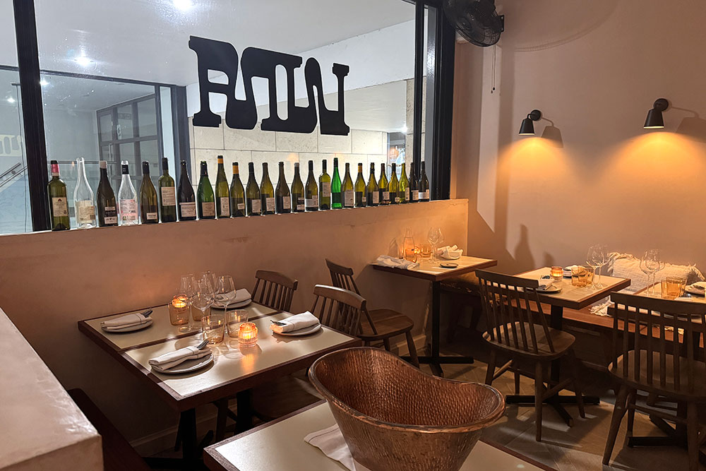 Luna Wine Bar — interior photo 2