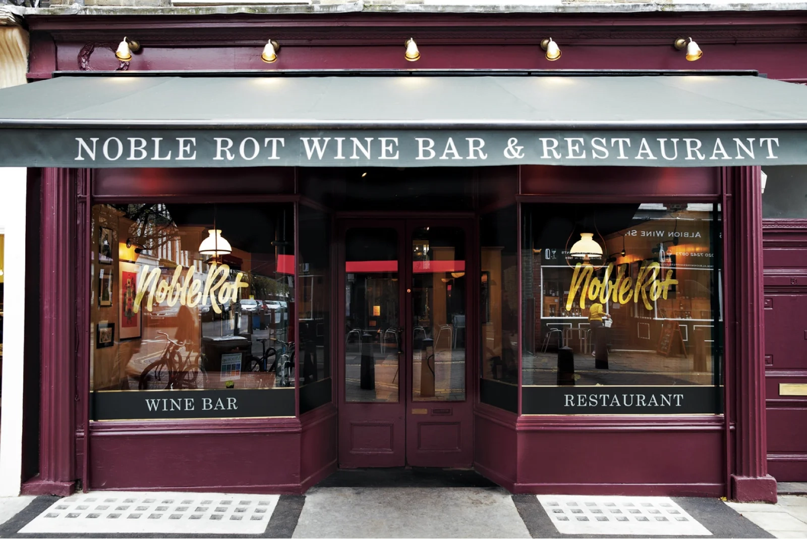 Noble Rot Lamb's Conduit — interior photo 1