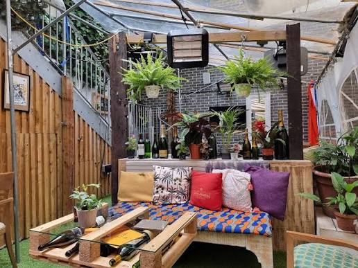 Shoreditch Wine House — interior photo 3