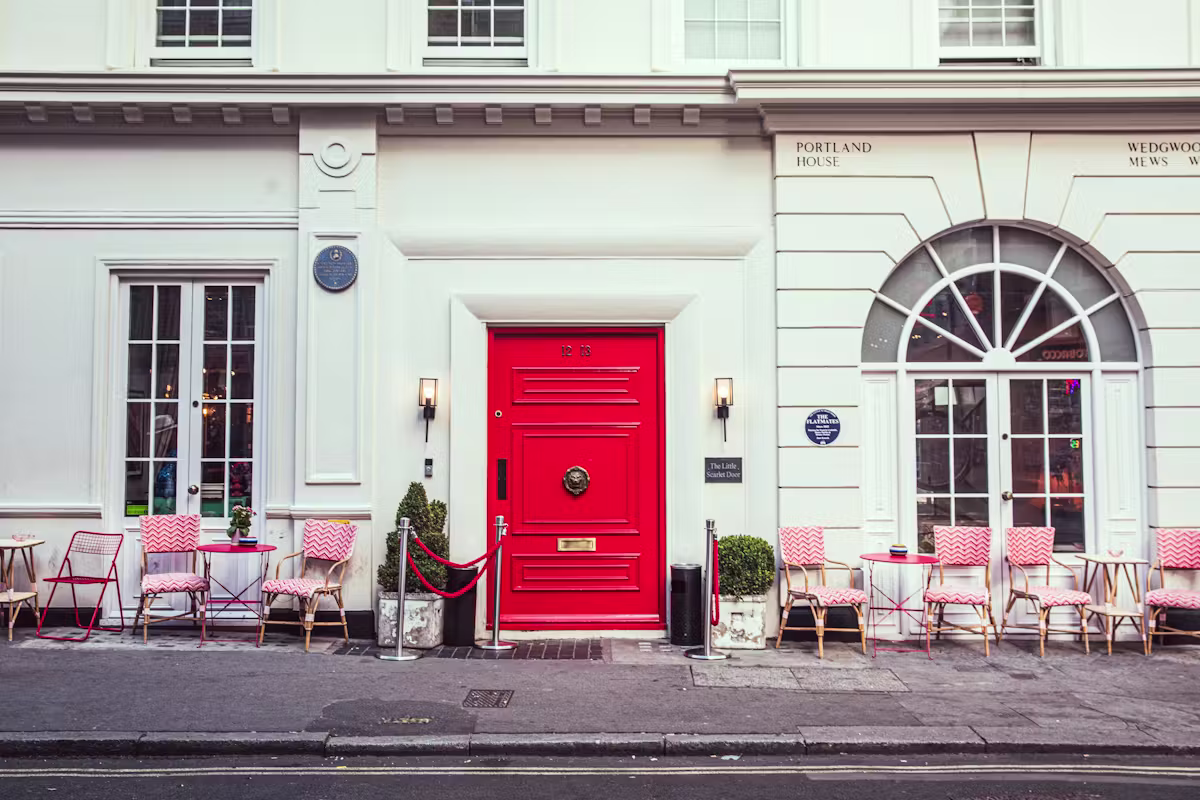 The Little Scarlet Door — interior photo 3