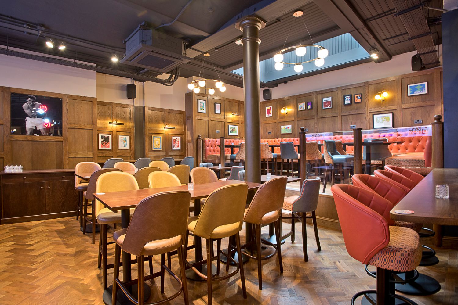 The three laterns — interior photo 1