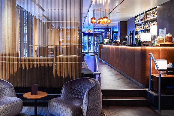 TwoRuba Tower Bridge — interior photo 1