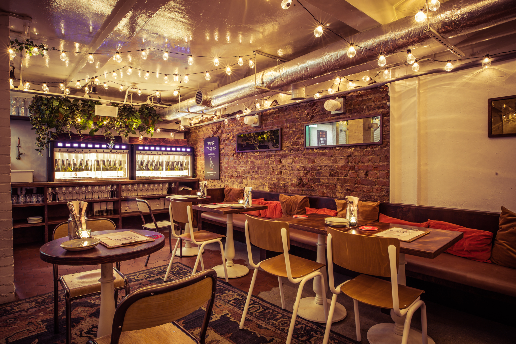 Vagabond Charlotte Street — interior photo 1