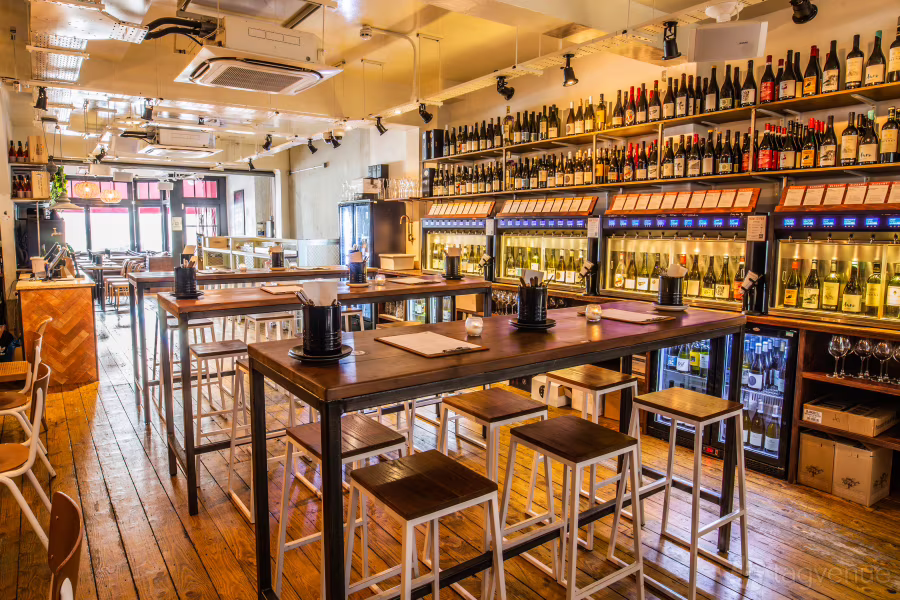Vagabond Charlotte Street — interior photo 2