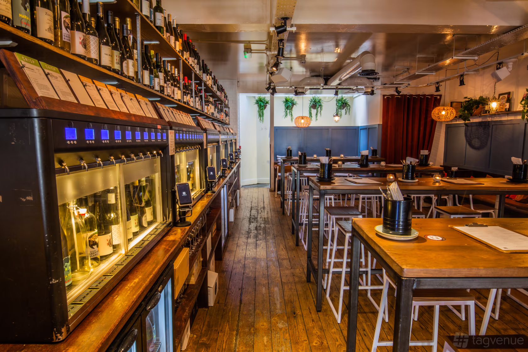 Vagabond Charlotte Street — interior photo 3